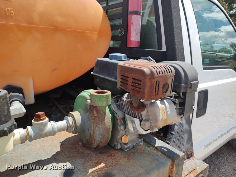 image for item LK9160 2002 Ford F350 Super Duty XL  flatbed pickup truck