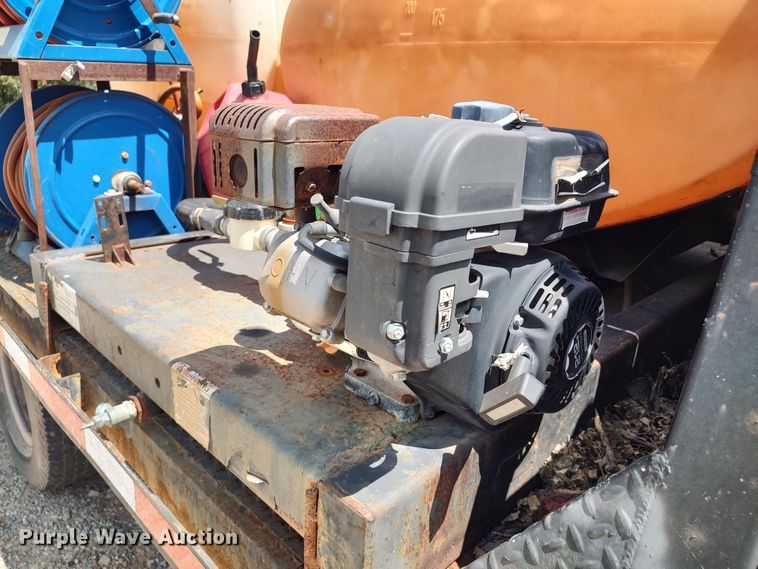 image for item LK9160 2002 Ford F350 Super Duty XL  flatbed pickup truck