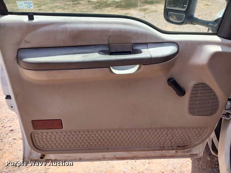 image for item LK9160 2002 Ford F350 Super Duty XL  flatbed pickup truck