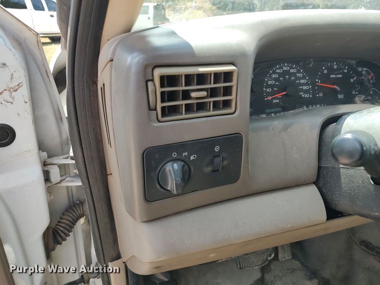 image for item LK9160 2002 Ford F350 Super Duty XL  flatbed pickup truck