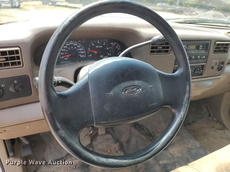 image for item LK9160 2002 Ford F350 Super Duty XL  flatbed pickup truck