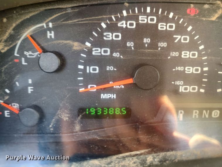 image for item LK9160 2002 Ford F350 Super Duty XL  flatbed pickup truck