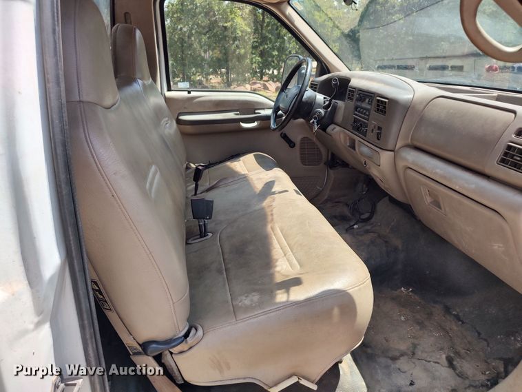 image for item LK9160 2002 Ford F350 Super Duty XL  flatbed pickup truck