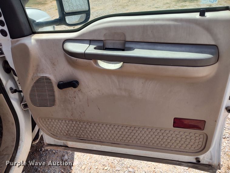 image for item LK9160 2002 Ford F350 Super Duty XL  flatbed pickup truck