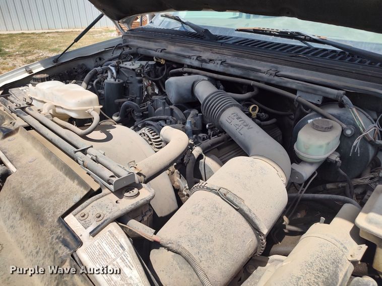 image for item LK9160 2002 Ford F350 Super Duty XL  flatbed pickup truck