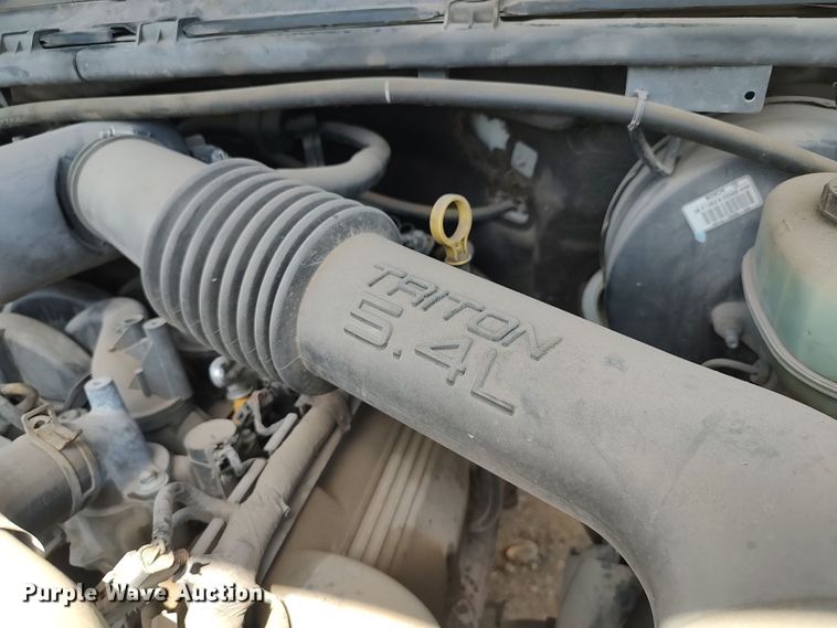 image for item LK9160 2002 Ford F350 Super Duty XL  flatbed pickup truck