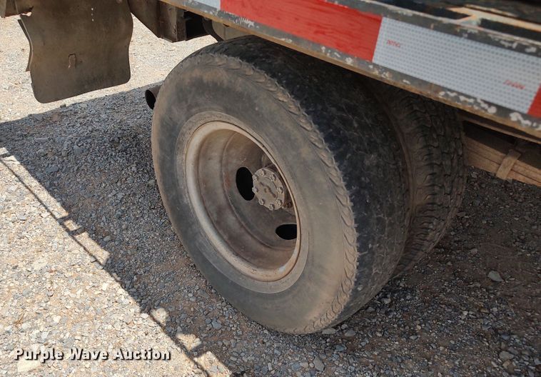 image for item LK9160 2002 Ford F350 Super Duty XL  flatbed pickup truck