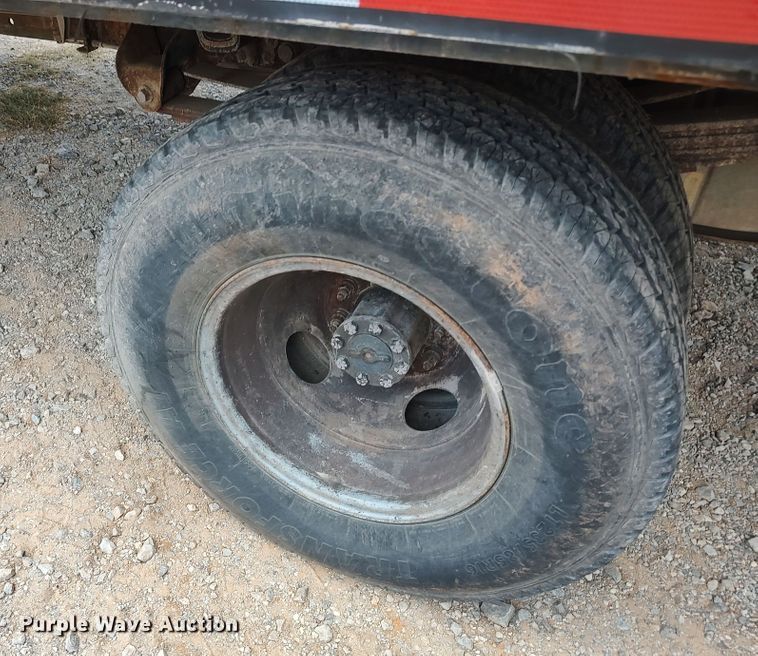 image for item LK9160 2002 Ford F350 Super Duty XL  flatbed pickup truck