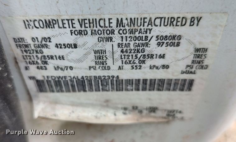 image for item LK9160 2002 Ford F350 Super Duty XL  flatbed pickup truck