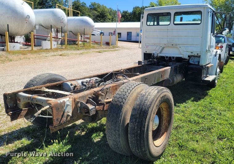 image for item LM9703 2002 Freightliner FL70  truck cab and chassis