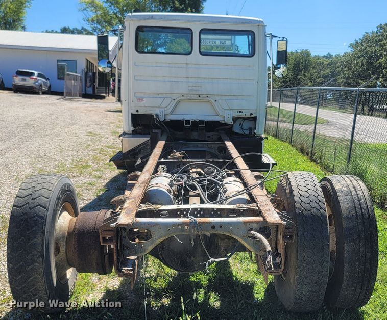 image for item LM9703 2002 Freightliner FL70  truck cab and chassis