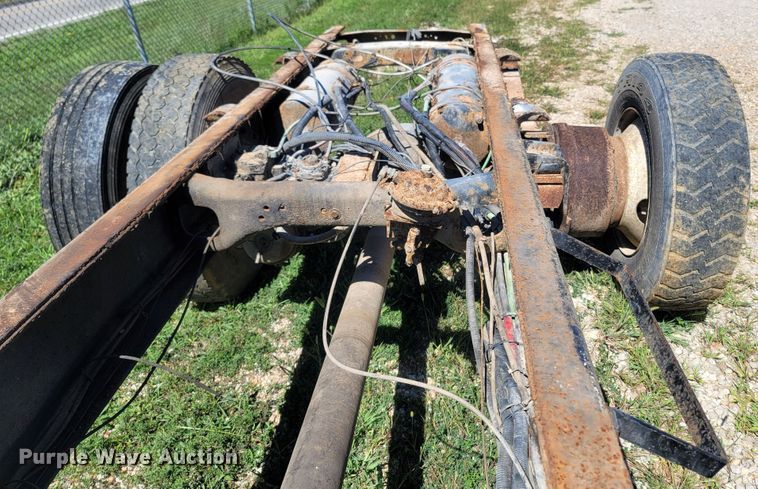 image for item LM9703 2002 Freightliner FL70  truck cab and chassis