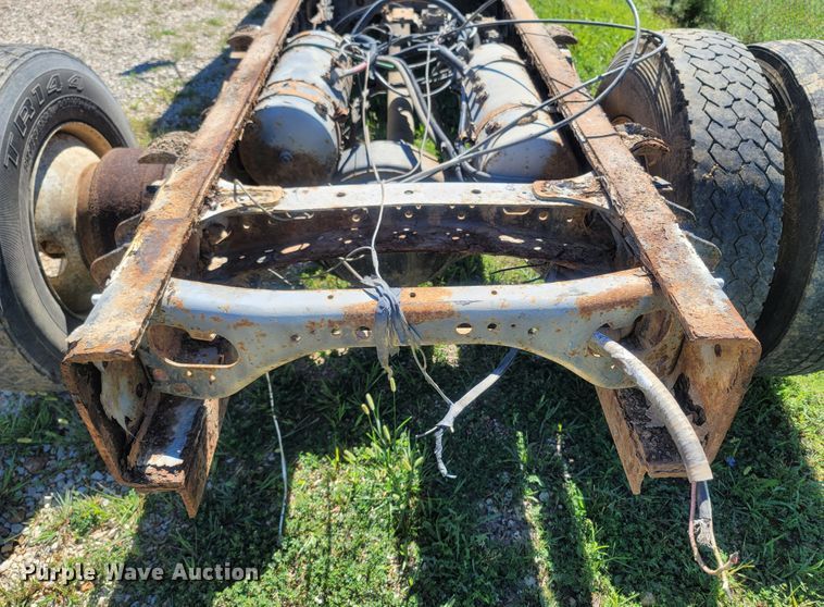 image for item LM9703 2002 Freightliner FL70  truck cab and chassis