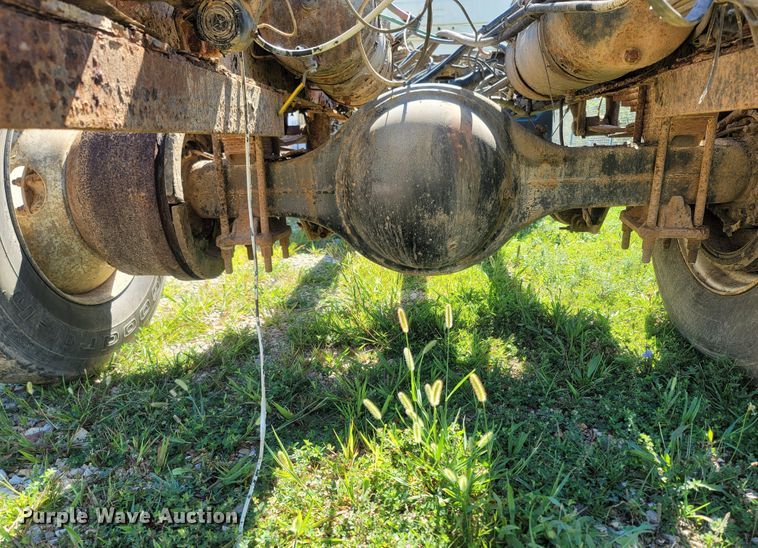 image for item LM9703 2002 Freightliner FL70  truck cab and chassis