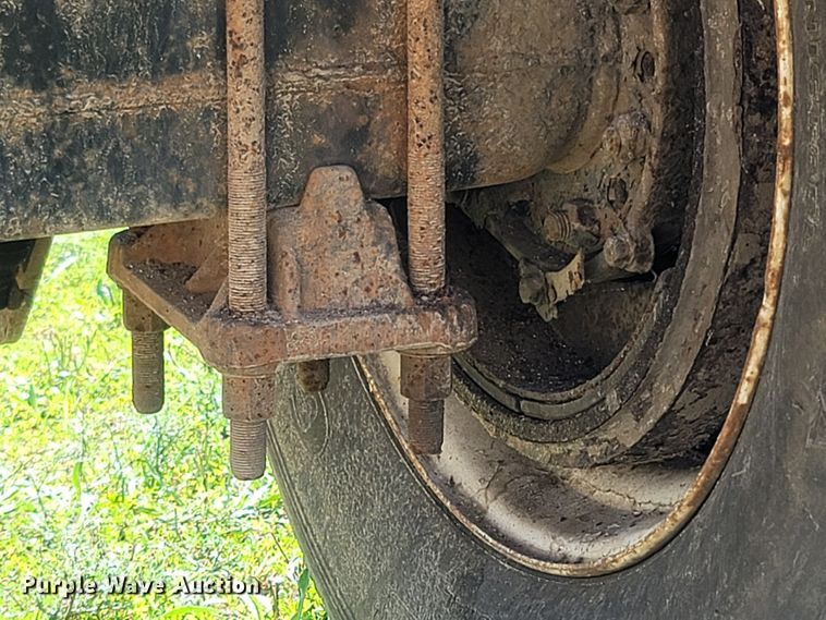 image for item LM9703 2002 Freightliner FL70  truck cab and chassis