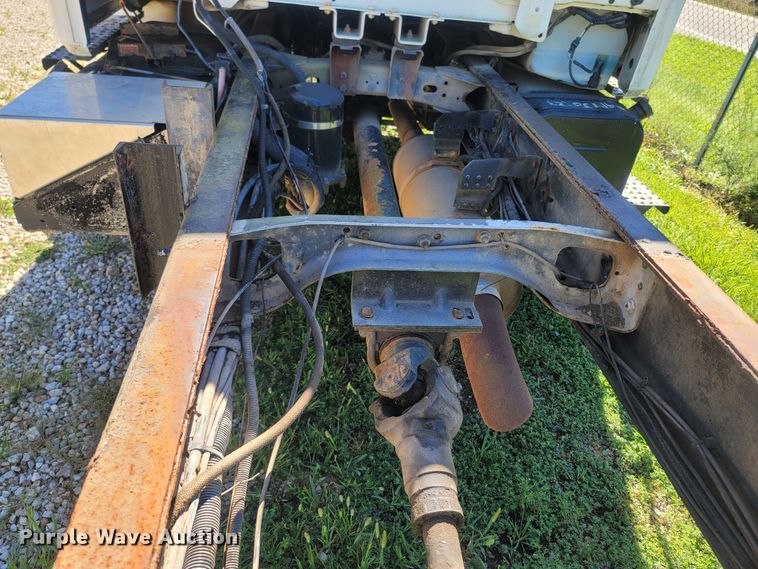 image for item LM9703 2002 Freightliner FL70  truck cab and chassis