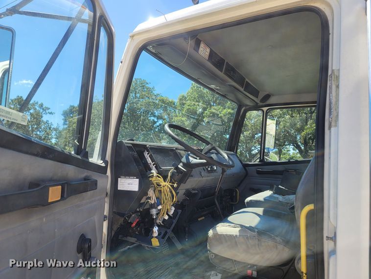 image for item LM9703 2002 Freightliner FL70  truck cab and chassis