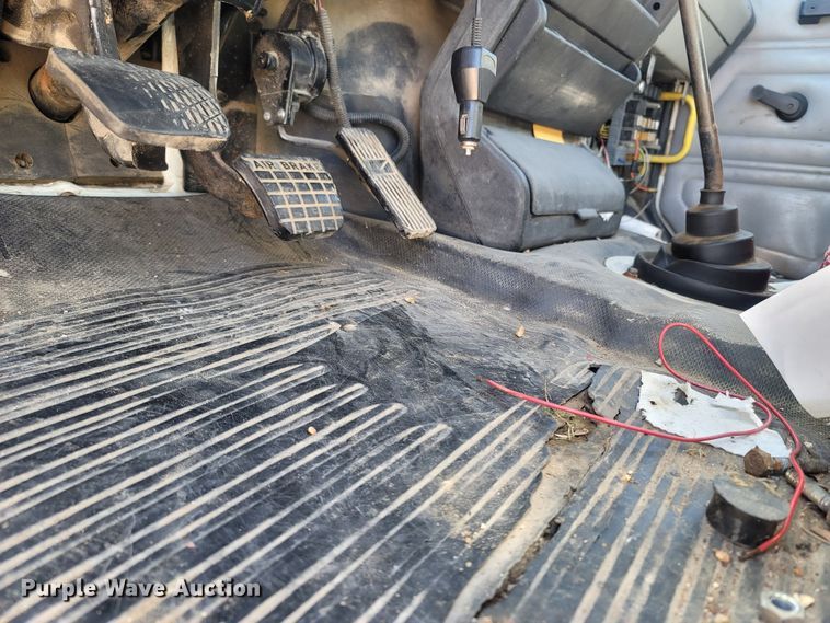 image for item LM9703 2002 Freightliner FL70  truck cab and chassis