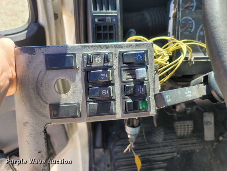 image for item LM9703 2002 Freightliner FL70  truck cab and chassis