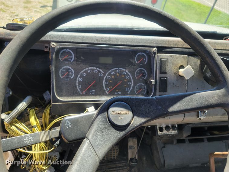 image for item LM9703 2002 Freightliner FL70  truck cab and chassis