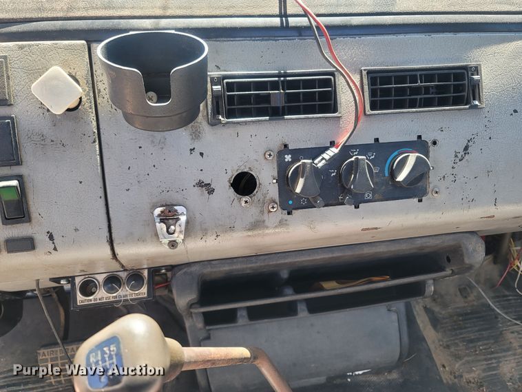 image for item LM9703 2002 Freightliner FL70  truck cab and chassis