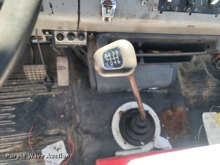 image for item LM9703 2002 Freightliner FL70  truck cab and chassis