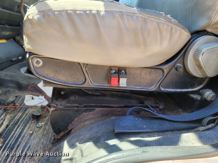 image for item LM9703 2002 Freightliner FL70  truck cab and chassis