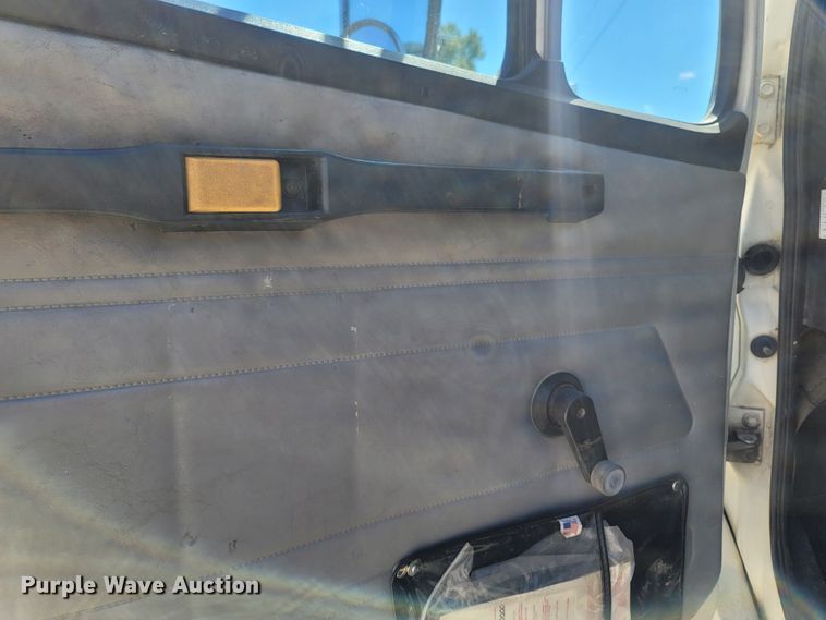 image for item LM9703 2002 Freightliner FL70  truck cab and chassis