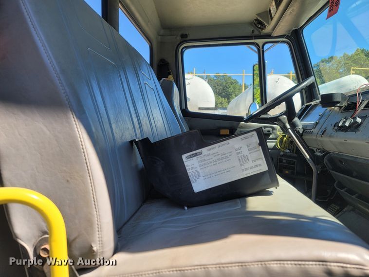 image for item LM9703 2002 Freightliner FL70  truck cab and chassis