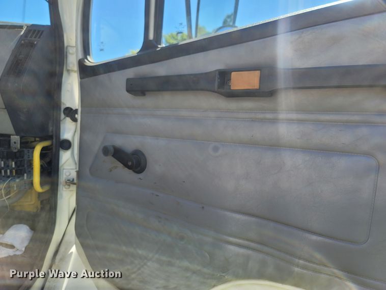 image for item LM9703 2002 Freightliner FL70  truck cab and chassis