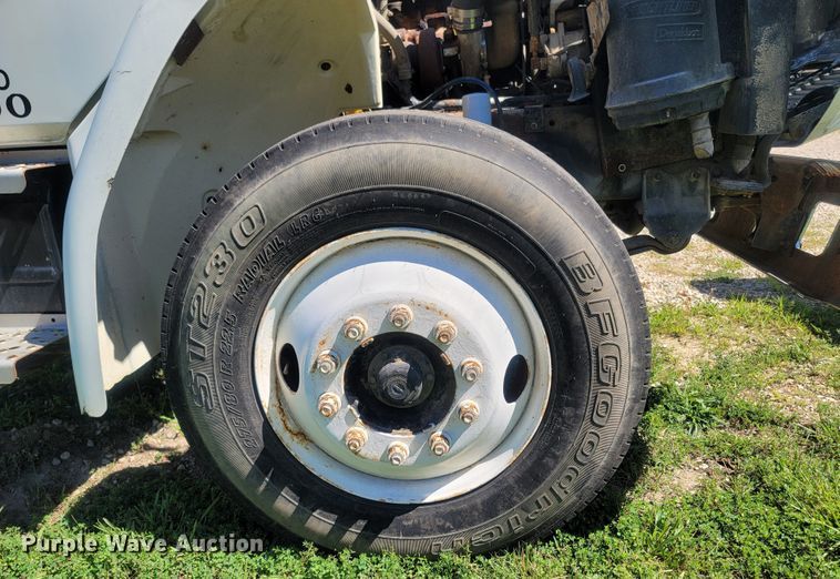 image for item LM9703 2002 Freightliner FL70  truck cab and chassis