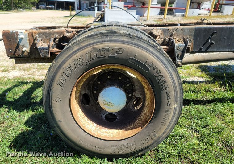 image for item LM9703 2002 Freightliner FL70  truck cab and chassis