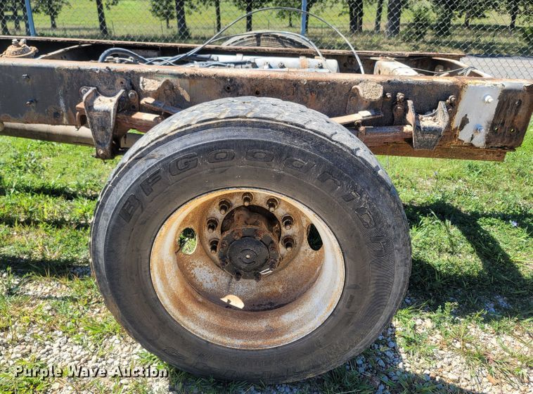 image for item LM9703 2002 Freightliner FL70  truck cab and chassis