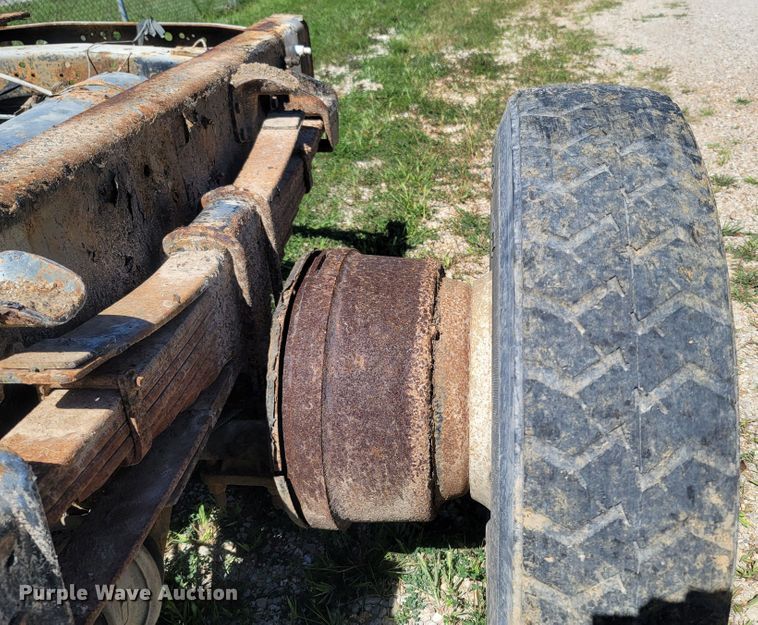 image for item LM9703 2002 Freightliner FL70  truck cab and chassis