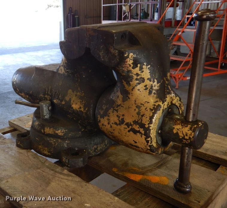 image for item LS9846 Wilton  6" vise