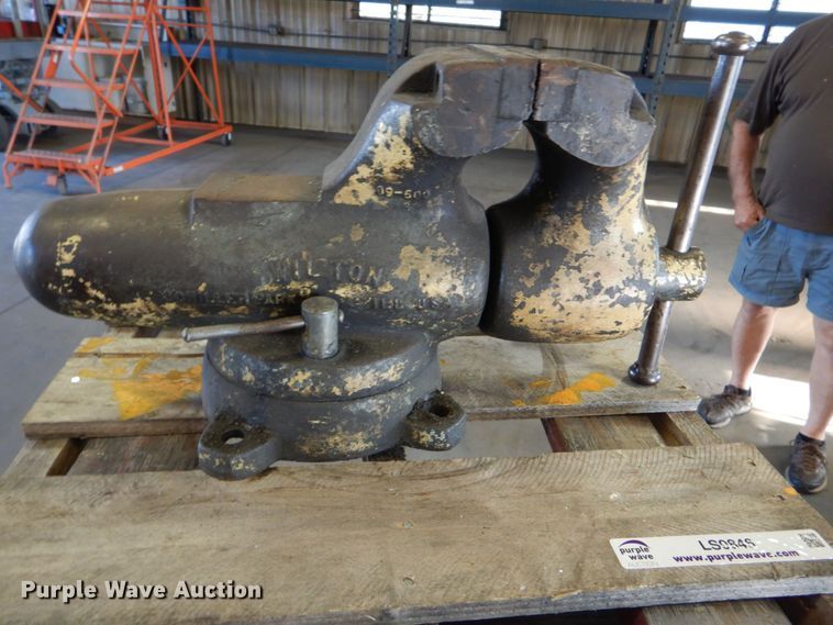 image for item LS9846 Wilton  6" vise