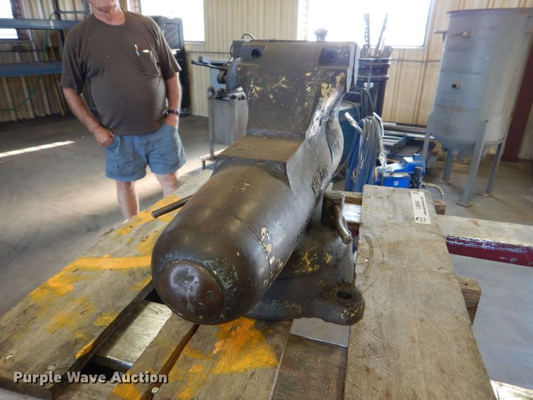 image for item LS9846 Wilton  6" vise