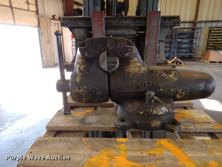 image for item LS9846 Wilton  6" vise