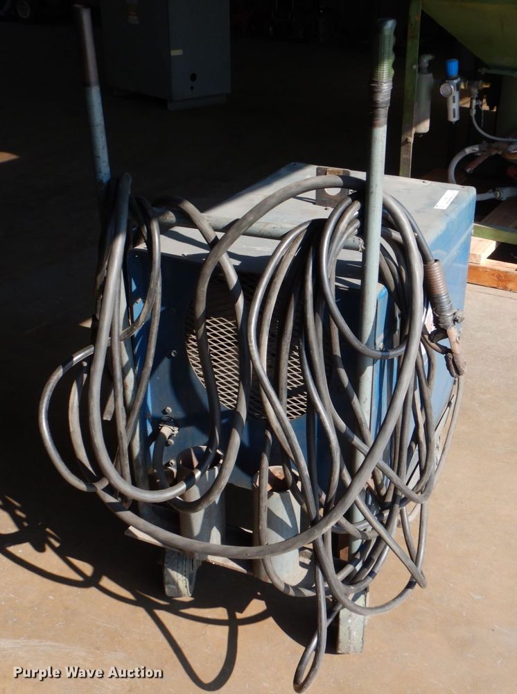 image for item LS9847 Miller Dialarc 250-AC/DC  welder