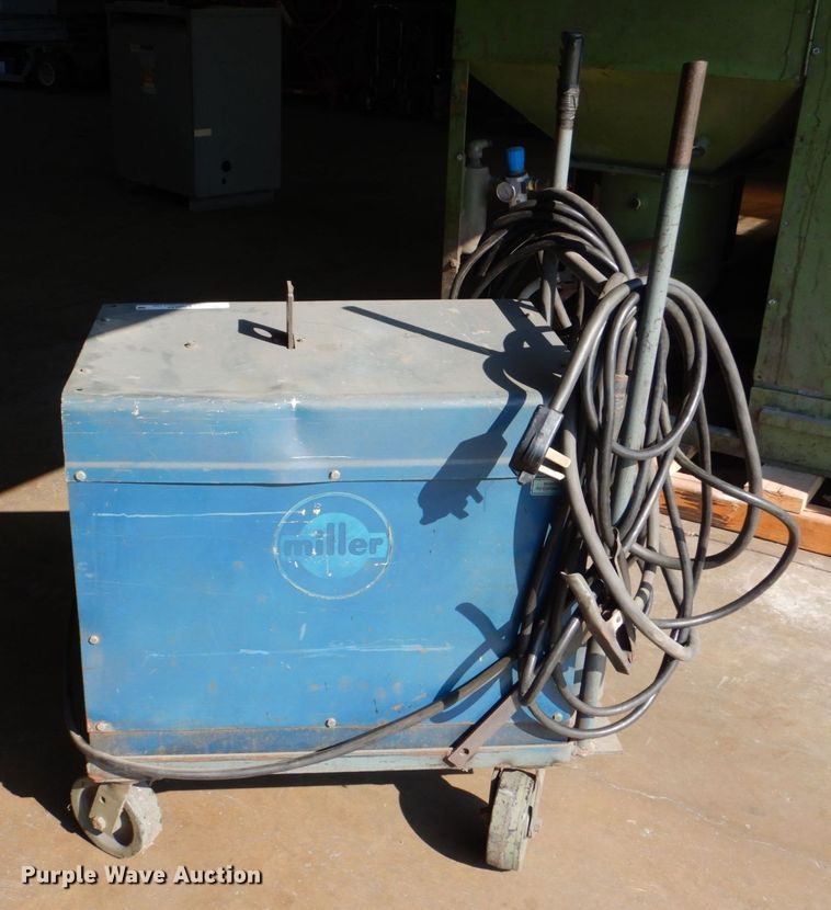 image for item LS9847 Miller Dialarc 250-AC/DC  welder