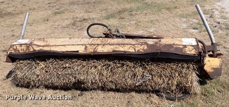 image for item LU9494 MB  skid steer broom