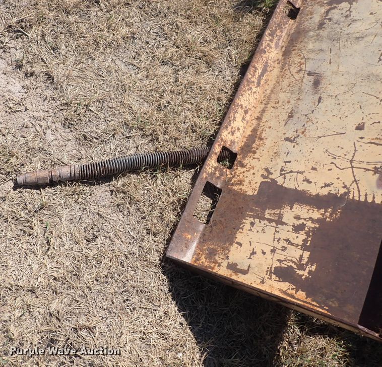 image for item LU9494 MB  skid steer broom