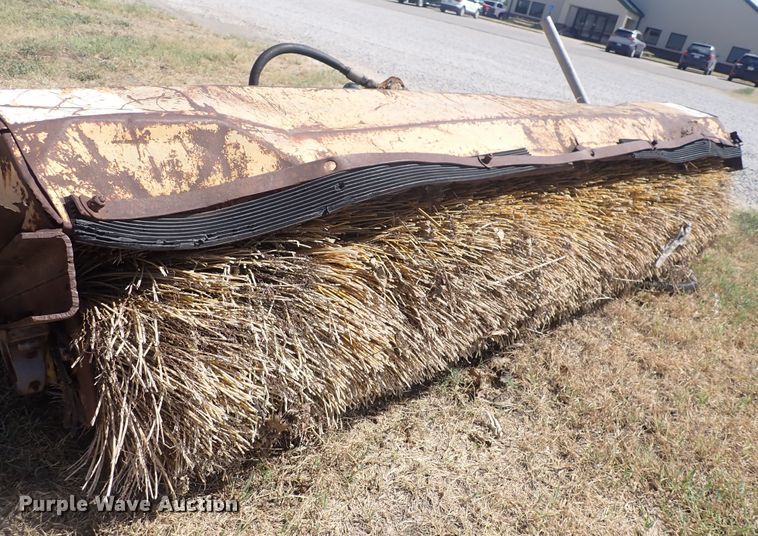 image for item LU9494 MB  skid steer broom