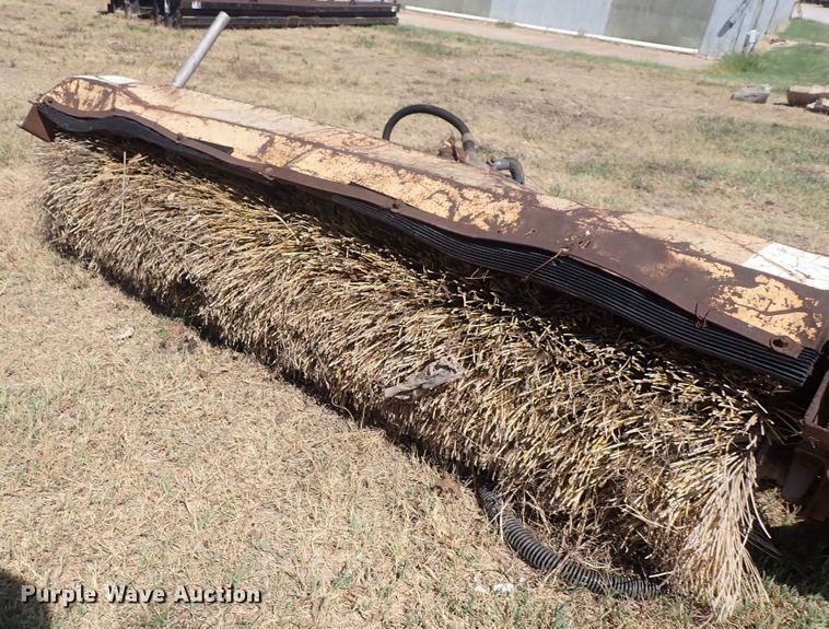 image for item LU9494 MB  skid steer broom