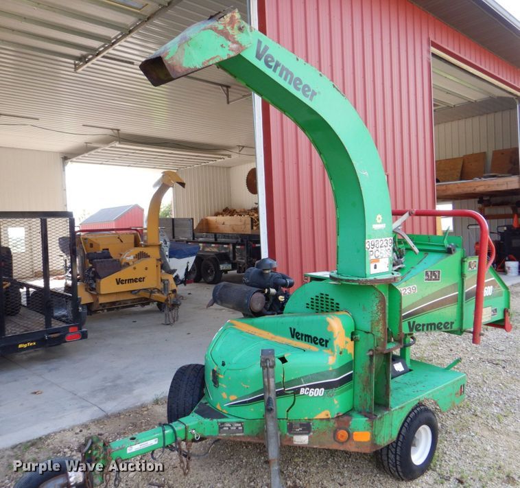 image for item MF9220 2012 Vermeer BC600XL  wood chipper