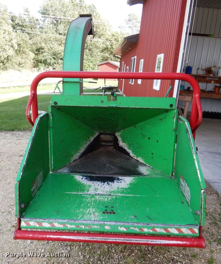 image for item MF9220 2012 Vermeer BC600XL  wood chipper