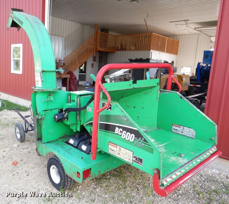 image for item MF9220 2012 Vermeer BC600XL  wood chipper