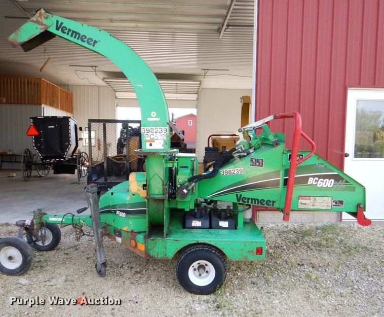 image for item MF9220 2012 Vermeer BC600XL  wood chipper
