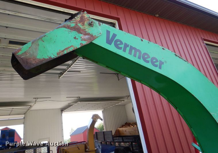 image for item MF9220 2012 Vermeer BC600XL  wood chipper