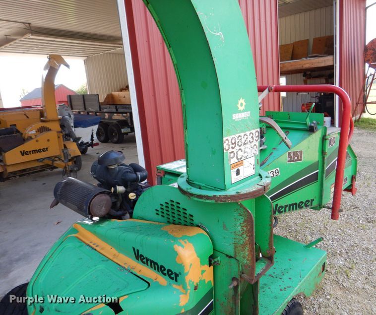 image for item MF9220 2012 Vermeer BC600XL  wood chipper